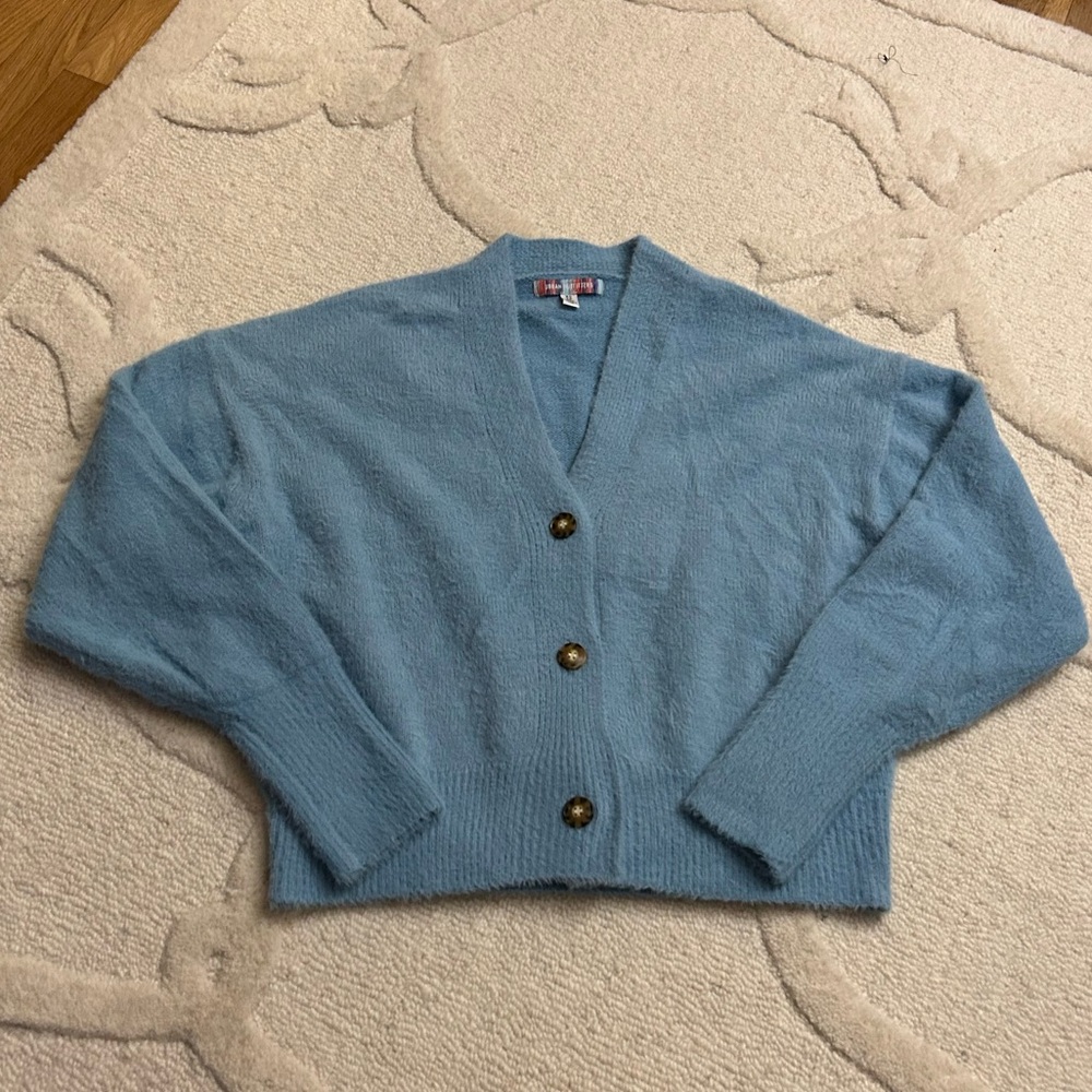 Woman’s Urban Outfitters Light Blue Fuzzy Cardigan Sweater size Extra Small XS